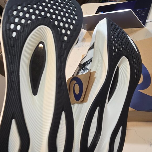 Asics Magic Speed 4 Running White Black 1011B875-101 Men's Size 12 NEW - Picture 7 of 14